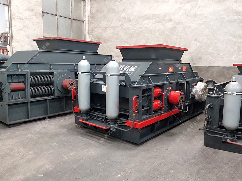 制砂用什么設備效果好？這款全自動數(shù)控對輥制砂機很不錯