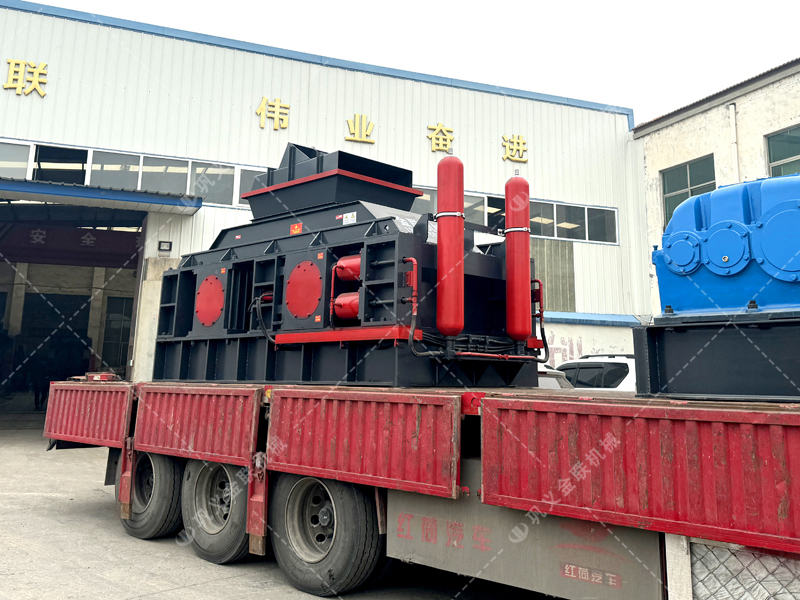 堅(jiān)硬VS濕粘，原料硬度大變臉？液壓對(duì)輥破碎機(jī)如何見招拆招？