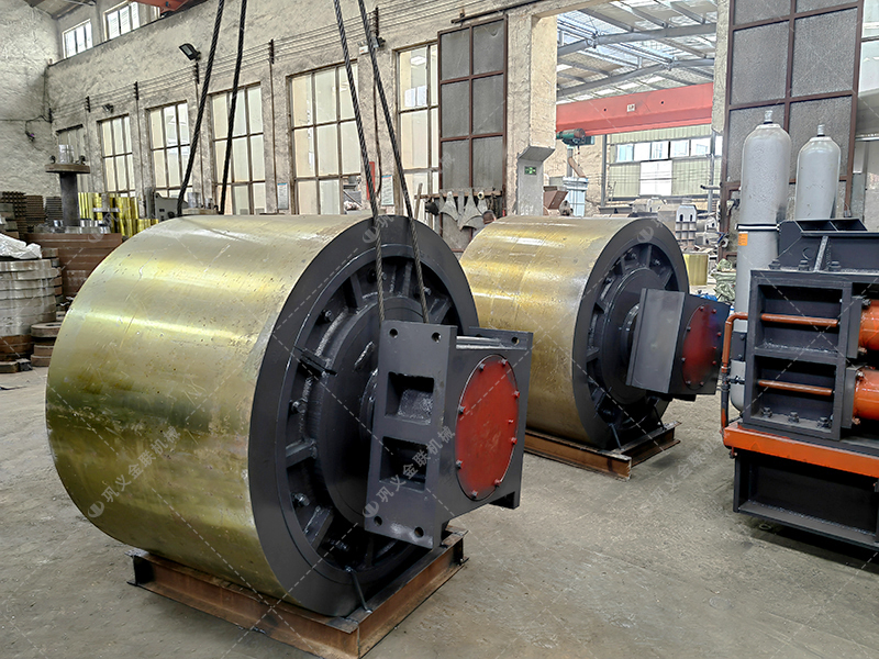 堅(jiān)硬VS濕粘，原料硬度大變臉？液壓對(duì)輥破碎機(jī)如何見招拆招？